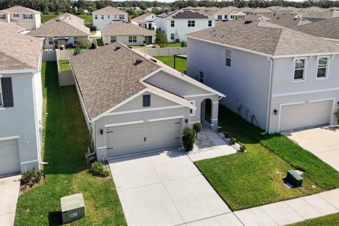 House in Wesley Chapel, Florida 3 bedrooms, 141.03 sq.m. № 1803660 - photo 2