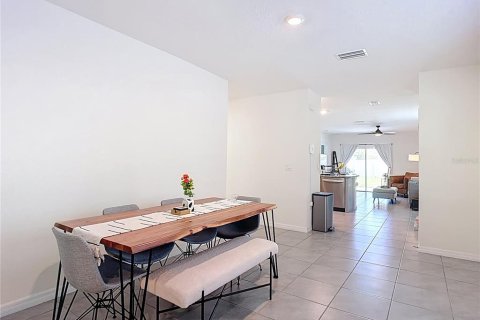 House in Wesley Chapel, Florida 3 bedrooms, 141.03 sq.m. № 1803660 - photo 6