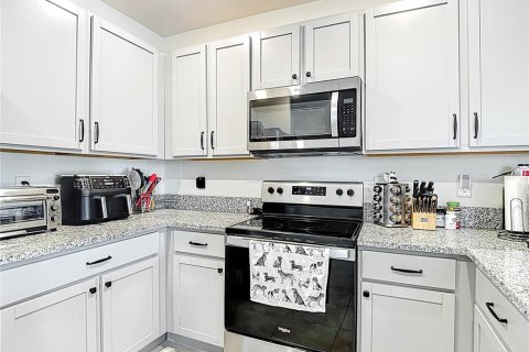 House in Wesley Chapel, Florida 3 bedrooms, 141.03 sq.m. № 1803660 - photo 12