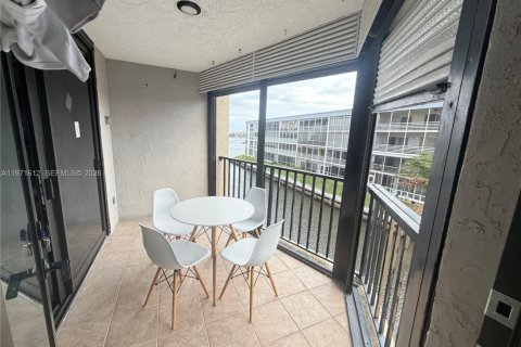 Condominio en alquiler en Lantana, Florida, 2 dormitorios, 95.6 m2 № 2032455 - foto 18