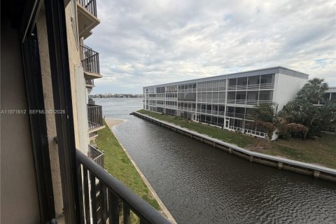 Condominio en alquiler en Lantana, Florida, 2 dormitorios, 95.6 m2 № 2032455 - foto 19