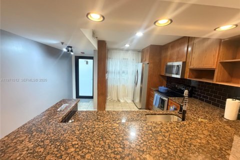 Condominio en alquiler en Lantana, Florida, 2 dormitorios, 95.6 m2 № 2032455 - foto 5