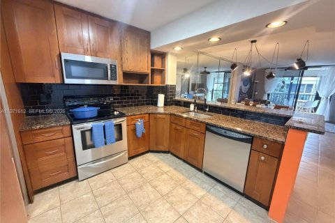 Condominio en alquiler en Lantana, Florida, 2 dormitorios, 95.6 m2 № 2032455 - foto 2