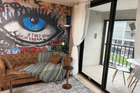 Condominio en alquiler en Lantana, Florida, 2 dormitorios, 95.6 m2 № 2032455 - foto 13