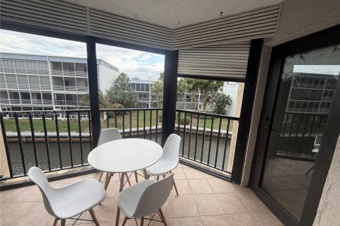 Condominio en alquiler en Lantana, Florida, 2 dormitorios, 95.6 m2 № 2032455 - foto 16