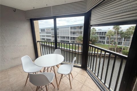 Condominio en alquiler en Lantana, Florida, 2 dormitorios, 95.6 m2 № 2032455 - foto 17