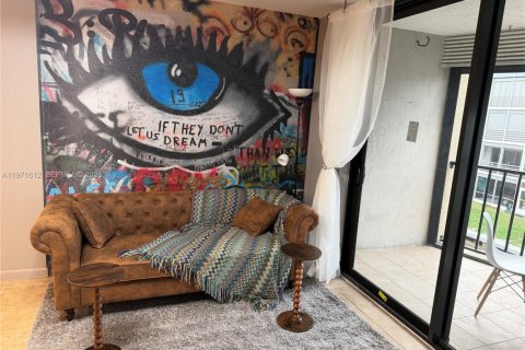 Condominio en alquiler en Lantana, Florida, 2 dormitorios, 95.6 m2 № 2032455 - foto 12