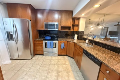 Condominio en Lantana, Florida, 2 dormitorios  № 2032455