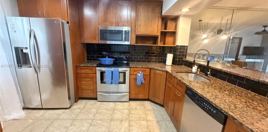 Condominio en Lantana, Florida, 2 dormitorios  № 2032455