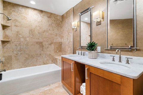 Copropriété à louer à Surfside, Floride: 3 chambres, 223.34 m2 № 1957492 - photo 28