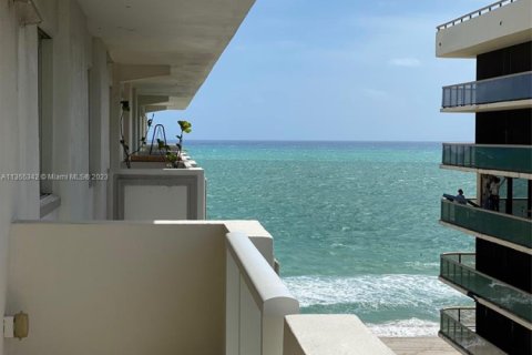 Copropriété à louer à Surfside, Floride: 3 chambres, 223.34 m2 № 1957492 - photo 30
