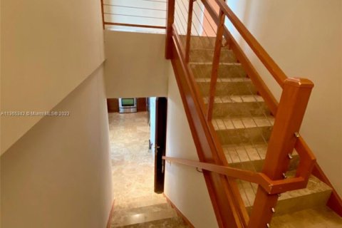 Copropriété à louer à Surfside, Floride: 3 chambres, 223.34 m2 № 1957492 - photo 14