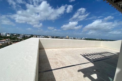 Copropriété à louer à Surfside, Floride: 3 chambres, 223.34 m2 № 1957492 - photo 1
