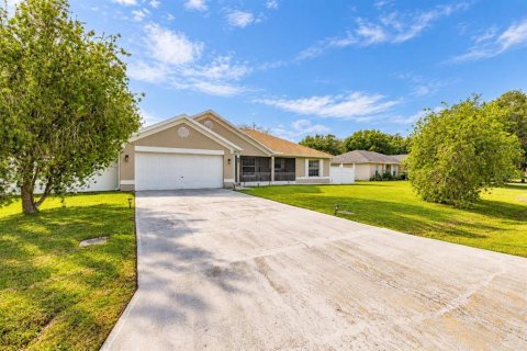 Villa ou maison à vendre à Poinciana, Floride: 3 chambres, 145.95 m2 № 2398793 - photo 2