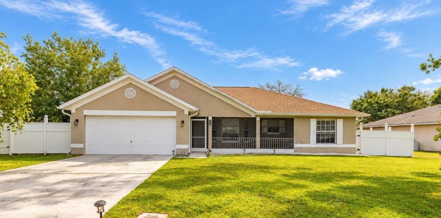 Villa ou maison à Poinciana, Floride 3 chambres, 145.95 m2 № 2398793
