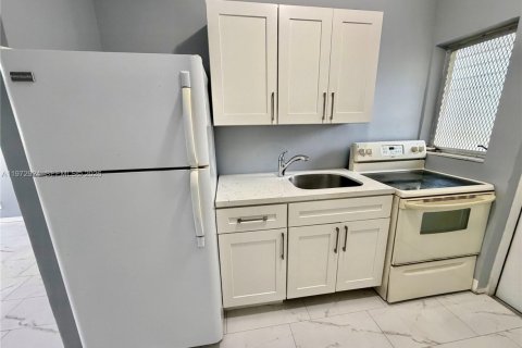 Снять в аренду квартиру в Форт-Лодердейл, Флорида 2 спальни, 69.68м2, № 2033092 - фото 7