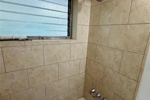 Снять в аренду квартиру в Форт-Лодердейл, Флорида 2 спальни, 69.68м2, № 2033092 - фото 17