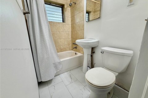 Снять в аренду квартиру в Форт-Лодердейл, Флорида 2 спальни, 69.68м2, № 2033092 - фото 16