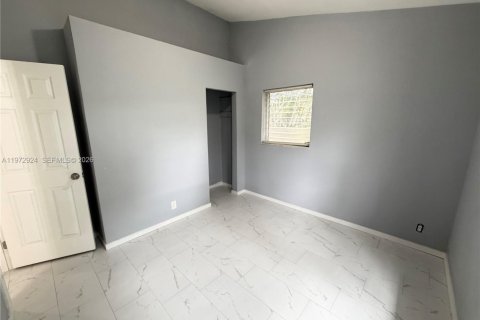 Снять в аренду квартиру в Форт-Лодердейл, Флорида 2 спальни, 69.68м2, № 2033092 - фото 15