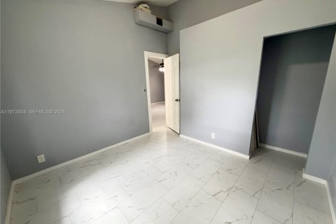 Снять в аренду квартиру в Форт-Лодердейл, Флорида 2 спальни, 69.68м2, № 2033092 - фото 14