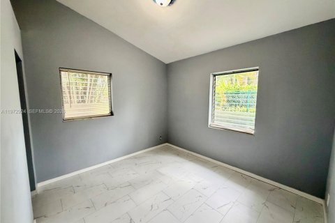 Снять в аренду квартиру в Форт-Лодердейл, Флорида 2 спальни, 69.68м2, № 2033092 - фото 13