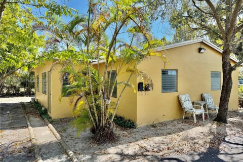 Снять в аренду квартиру в Форт-Лодердейл, Флорида 2 спальни, 69.68м2, № 2033092 - фото 2