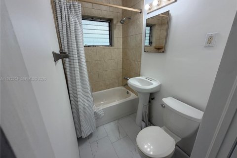 Снять в аренду квартиру в Форт-Лодердейл, Флорида 2 спальни, 69.68м2, № 2033092 - фото 18