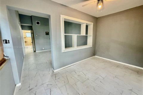 Снять в аренду квартиру в Форт-Лодердейл, Флорида 2 спальни, 69.68м2, № 2033092 - фото 3