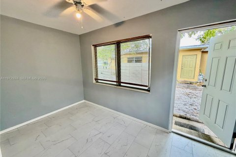 Снять в аренду квартиру в Форт-Лодердейл, Флорида 2 спальни, 69.68м2, № 2033092 - фото 4