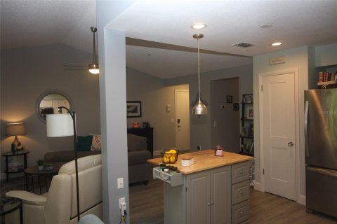 Condo in Apopka, Florida, 2 bedrooms  № 1917913 - photo 4