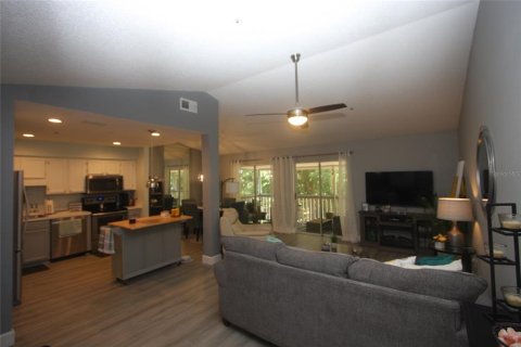 Condo in Apopka, Florida, 2 bedrooms  № 1917913 - photo 9