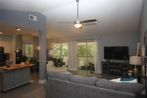 Condo in Apopka, Florida, 2 bedrooms  № 1917913 - photo 8