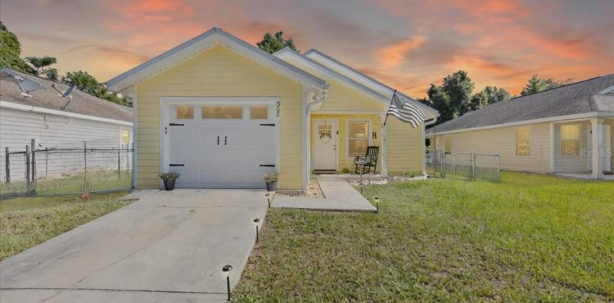 House in Chiefland, Florida 3 bedrooms, 108.05 sq.m. № 1798654