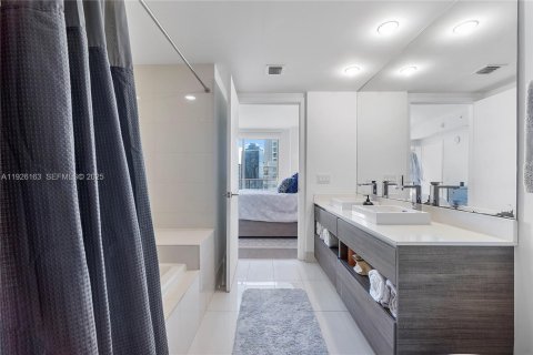 Купить кондоминиум в Майами, Флорида 1 спальня, 81.48м2, № 1985757 - фото 6