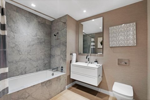 Condo in Miami Beach, Florida, 4 bedrooms  № 2053899 - photo 30