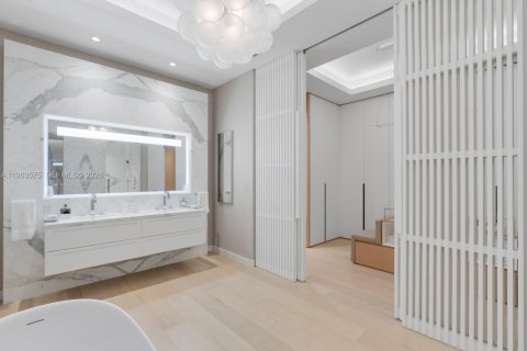 Condo in Miami Beach, Florida, 4 bedrooms  № 2053899 - photo 22