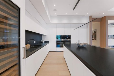Condo in Miami Beach, Florida, 4 bedrooms  № 2053899 - photo 14