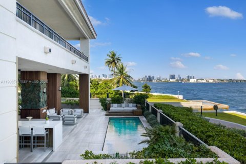 Condo in Miami Beach, Florida, 4 bedrooms № 2053899