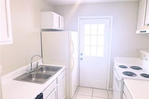 Condo in Plant City, Florida, 2 bedrooms  № 1760279 - photo 10