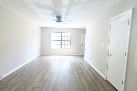 Condo in Plant City, Florida, 2 bedrooms  № 1760279 - photo 9