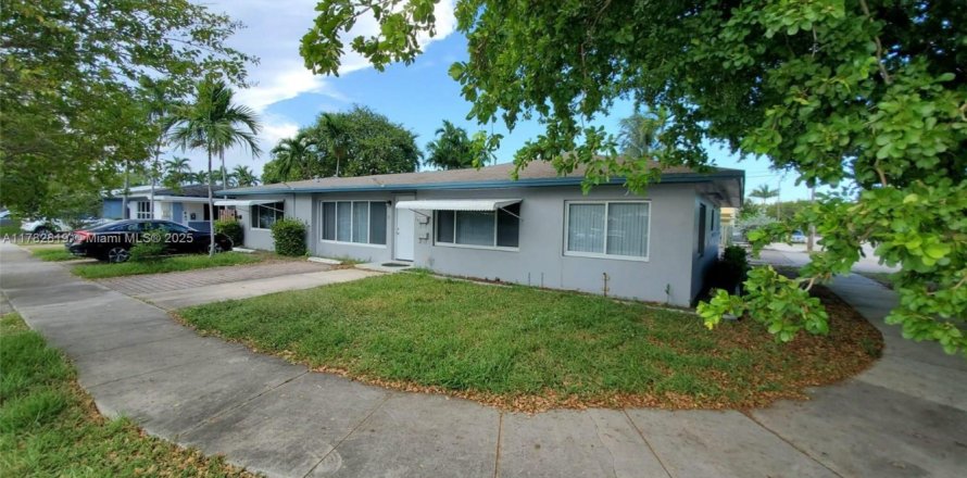 Villa ou maison à Hallandale Beach, Floride 1 chambre, 273.23 m2 № 1727833