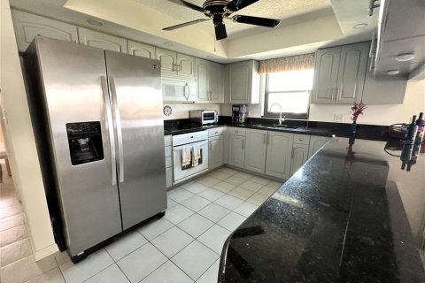 Condominio en alquiler en Saint Pete Beach, Florida, 3 dormitorios, 183.02 m2 № 1824729 - foto 3