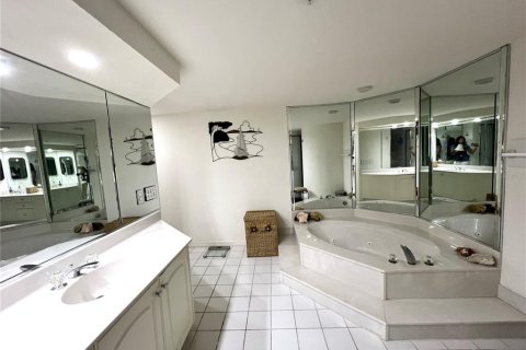 Condominio en alquiler en Saint Pete Beach, Florida, 3 dormitorios, 183.02 m2 № 1824729 - foto 11