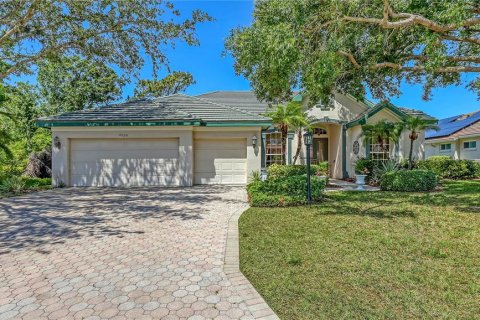 House in Sarasota, Florida 3 bedrooms, 229.47 sq.m. № 1737174 - photo 1