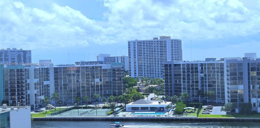 Condo à Hollywood, Floride, 2 chambres № 1294300
