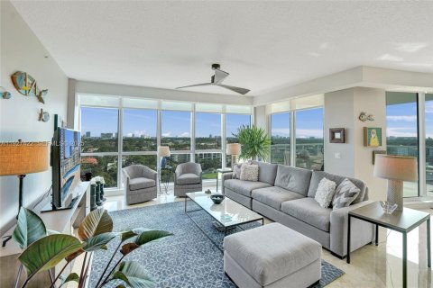 Condo in Fort Lauderdale, Florida, 2 bedrooms  № 2001600 - photo 8