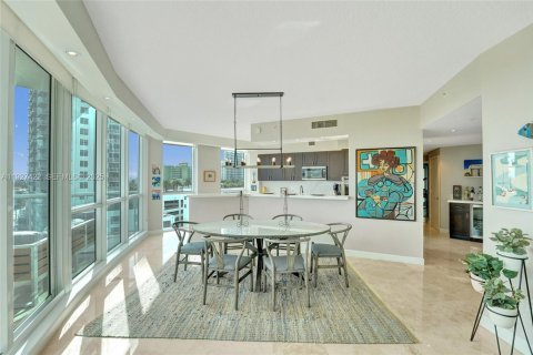 Condo in Fort Lauderdale, Florida, 2 bedrooms  № 2001600 - photo 16