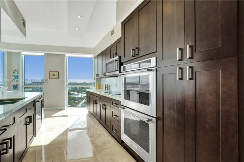 Condo in Fort Lauderdale, Florida, 2 bedrooms  № 2001600 - photo 27