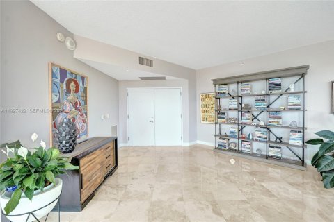 Condo in Fort Lauderdale, Florida, 2 bedrooms  № 2001600 - photo 7