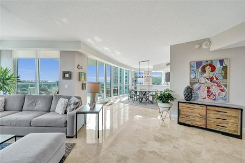 Condo in Fort Lauderdale, Florida, 2 bedrooms  № 2001600 - photo 14